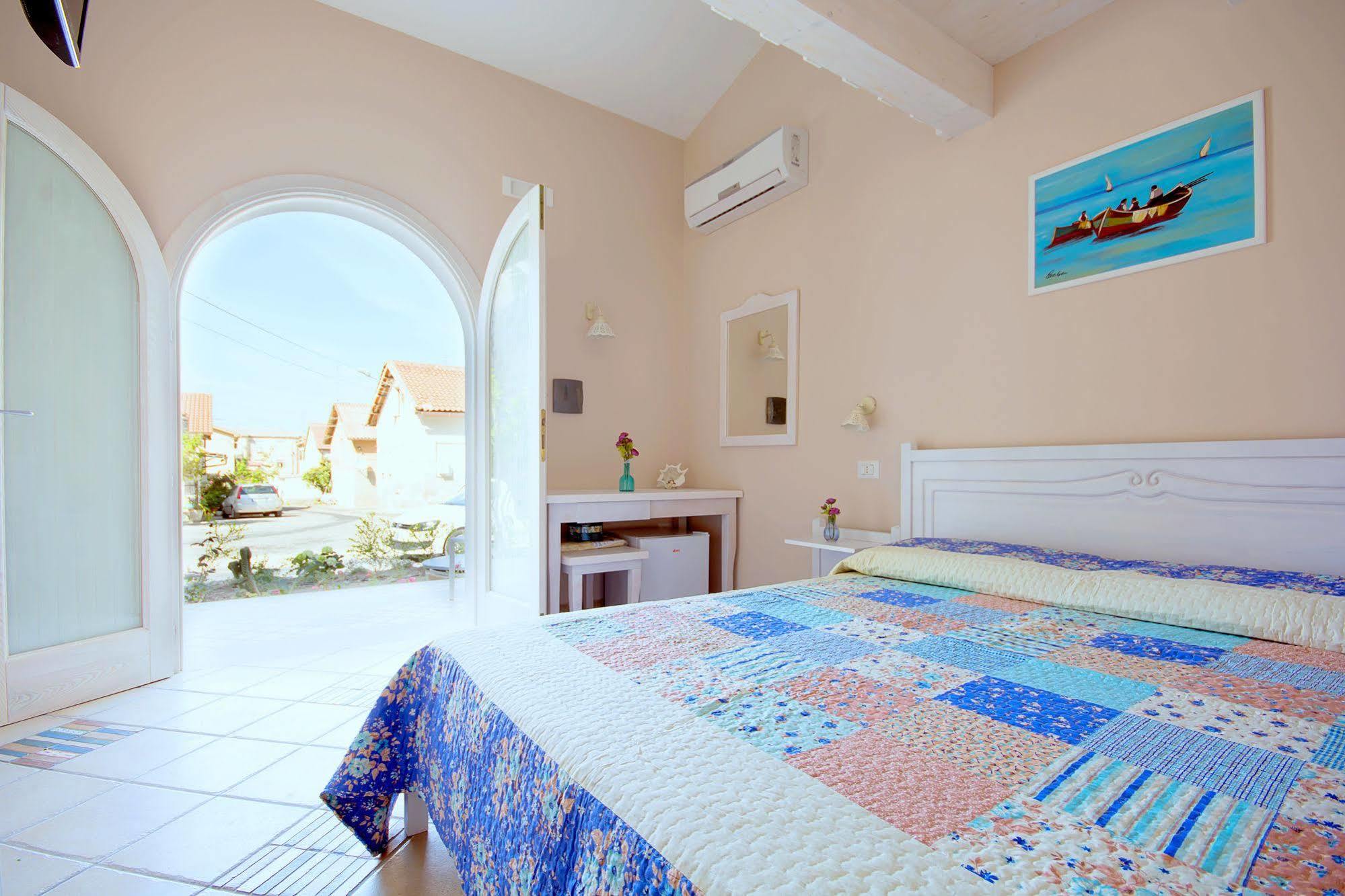 Отель Residenza A Due Passi Dal Mare Тропея Экстерьер фото