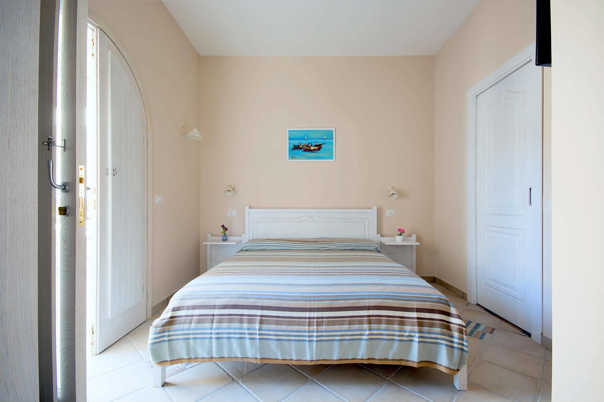 Отель Residenza A Due Passi Dal Mare Тропея Экстерьер фото