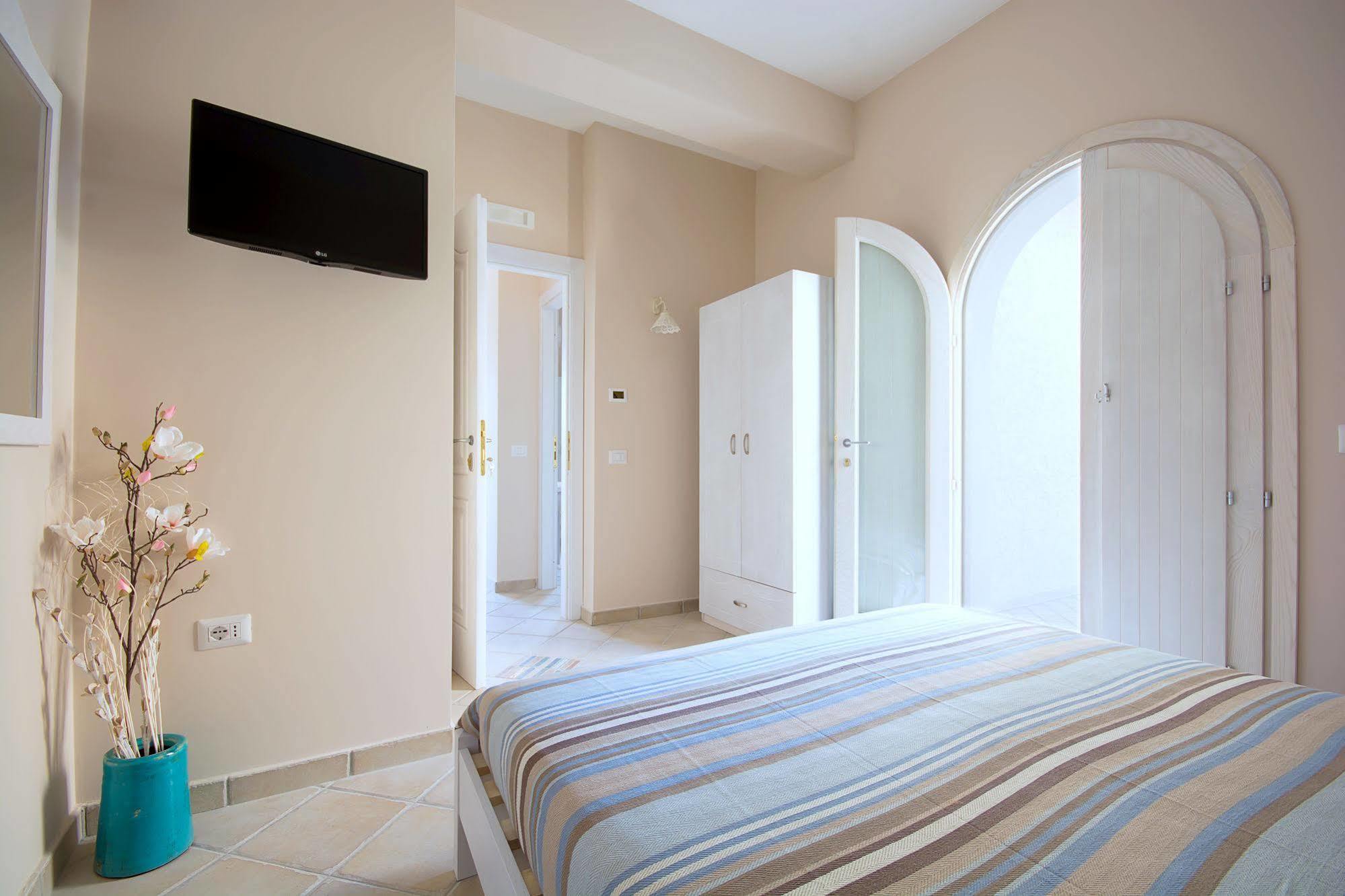 Отель Residenza A Due Passi Dal Mare Тропея Экстерьер фото