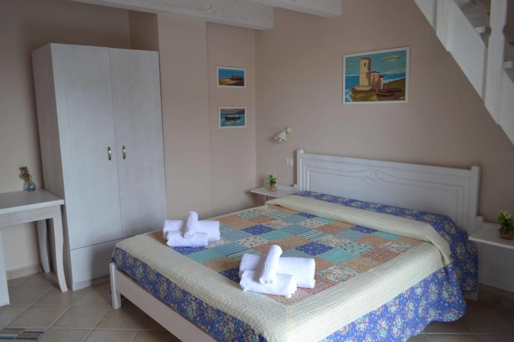 Отель Residenza A Due Passi Dal Mare Тропея Экстерьер фото