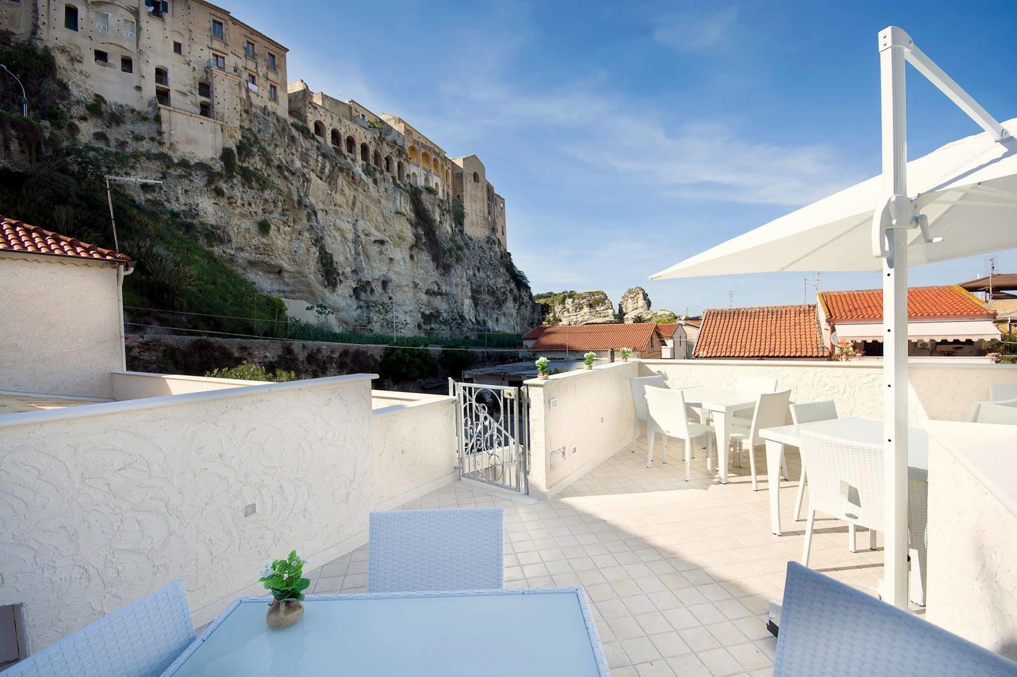 Отель Residenza A Due Passi Dal Mare Тропея Экстерьер фото