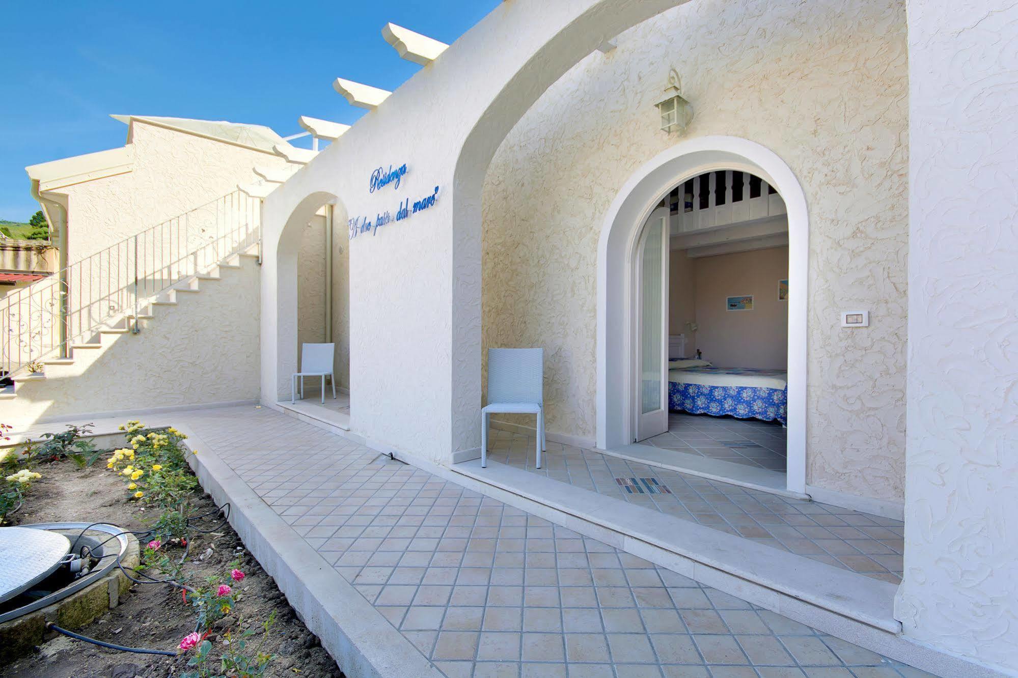 Отель Residenza A Due Passi Dal Mare Тропея Экстерьер фото